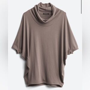 Laila Jayde - Placer Knit Poncho. Sweater. Brown. Size Large. Cowl neck